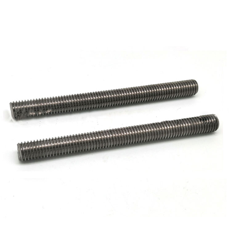 ¿Cuál es la diferencia entre una varilla roscada y un tornillo de plomo?